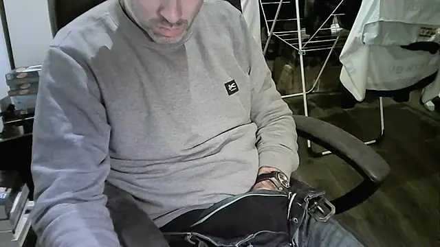 Snapshot of Chrisprngr chatting on 11-28-25, 03:25 Chrisprngr online show from 11-28-25, 03:25