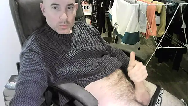 Snapshot of Chrisprngr chatting on 03-09-26, 08:35 Chrisprngr online show from 03-09-26, 08:35