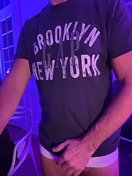 Snapshot of friendswithben33 chatting on 02-25-26, 12:42 friendswithben33 online show from 02-25-26, 12:42