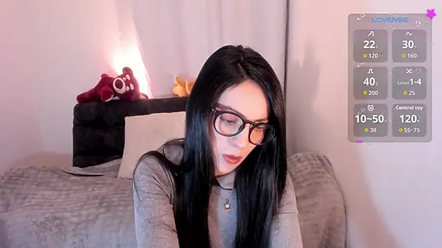 Snapshot of sarah_saenz_ chatting on 05-15-26, 05:14 sarah saenz online show from 05-15-26, 05:14