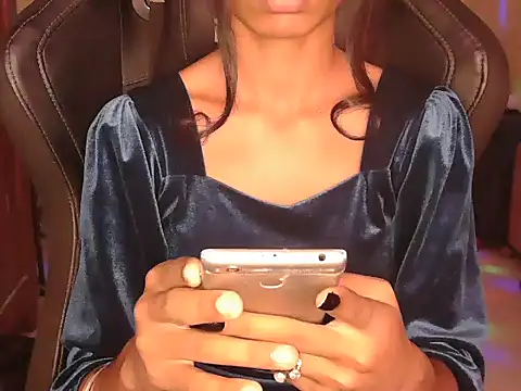 Snapshot of Simmi_Ji chatting on 11-15-25, 08:00 Simmi Ji online show from 11-15-25, 08:00