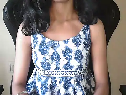 Snapshot of Simmi_Ji chatting on 11-28-25, 04:48 Simmi Ji online show from 11-28-25, 04:48