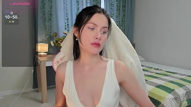 Snapshot of Vanellopes chatting on 05-09-26, 01:27 Vanellopes online show from 05-09-26, 01:27