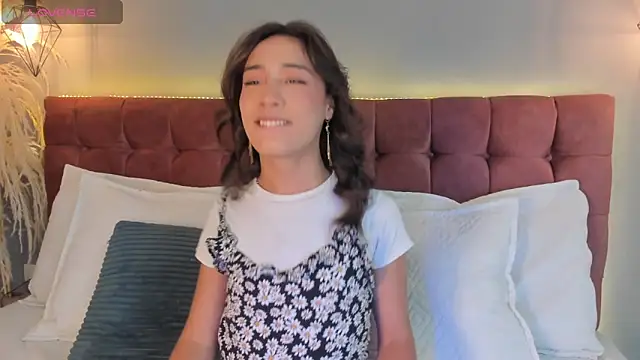 victoria decapri online show from 11-23-25, 07:35