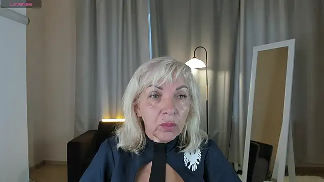 Snapshot of LiliaMoons chatting on 09-25-25, 11:14 LiliaMoons online show from 09-25-25, 11:14