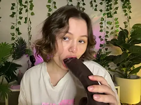 MoonIvy  online show from 02-05-26, 06:34