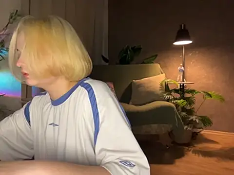 MoonIvy  online show from 04-19-26, 07:16