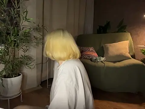 MoonIvy  online show from 06-08-26, 07:36