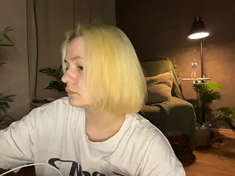 MoonIvy  online show from 06-14-26, 07:38