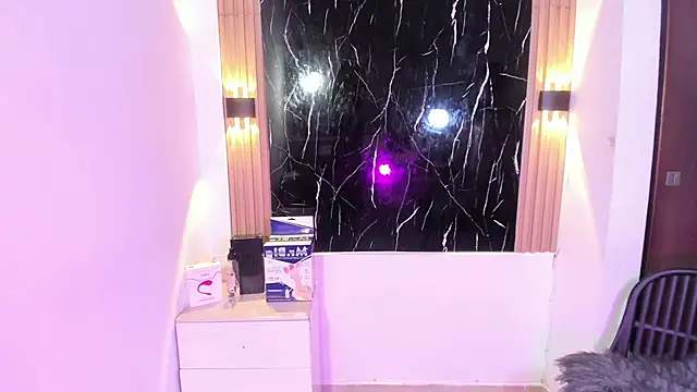 Wyatt Rose online show from 10-31-25, 04:02