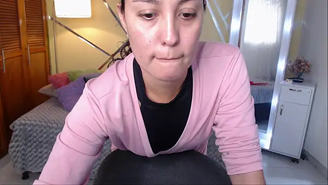 shirleyrojas online show from 10-18-25, 07:47