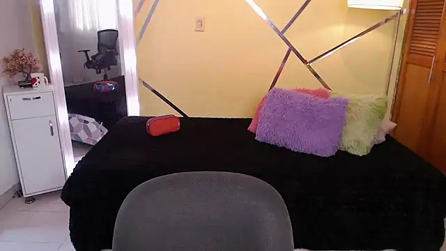 shirleyrojas online show from 11-05-25, 07:36