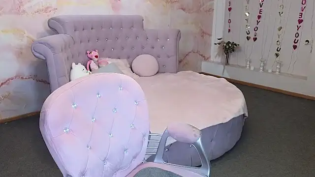 Anna Kenann online show from 10-15-25, 07:08