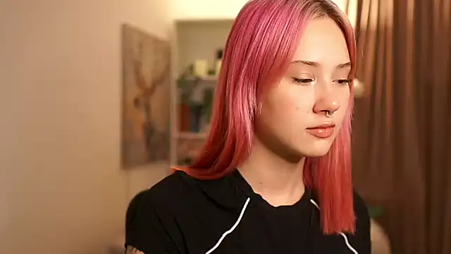 Snapshot of uwu_nika18 chatting on 10-17-25, 01:35 uwu nika18 online show from 10-17-25, 01:35