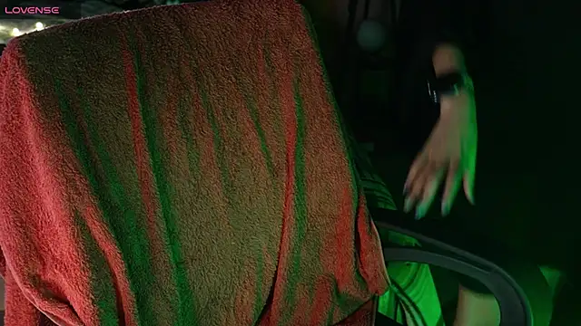 NidhiChandra online show from 12-18-25, 07:09