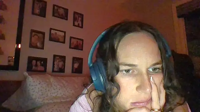 Snapshot of forbiddenbabygirl chatting on 11-04-25, 04:33 forbiddenbabygirl online show from 11-04-25, 04:33