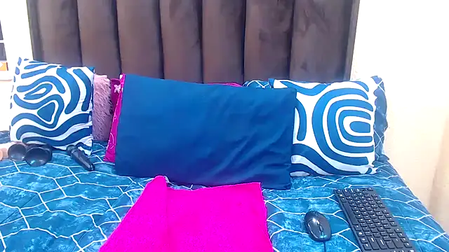 AfricanQueenxx40 online show from 02-11-26, 07:19