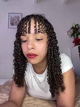 Snapshot of Yasmin777_ chatting on 04-24-26, 09:28 Yasmin777 online show from 04-24-26, 09:28