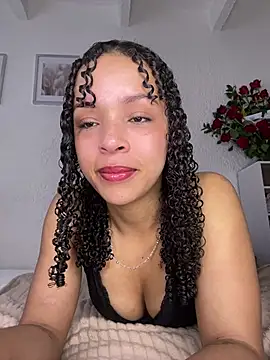 Snapshot of Yasmin777_ chatting on 05-14-26, 04:58 Yasmin777 online show from 05-14-26, 04:58