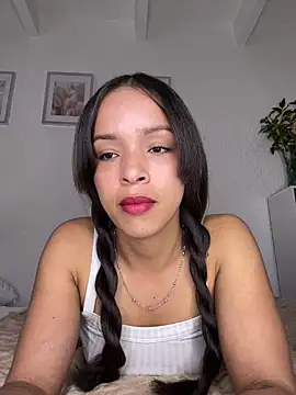 Snapshot of Yasmin777_ chatting on 06-20-26, 10:34 Yasmin777 online show from 06-20-26, 10:34