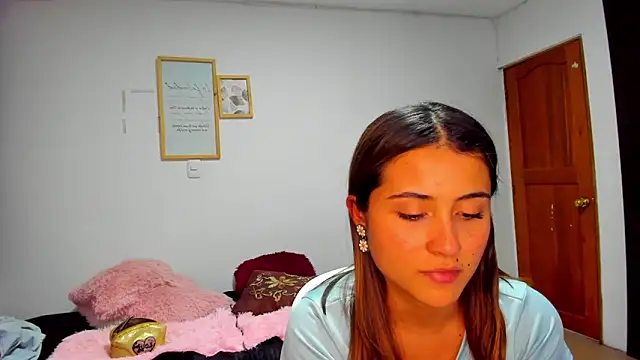 Snapshot of Ana__Pink chatting on 10-04-25, 12:30 Ana  Pink online show from 10-04-25, 12:30