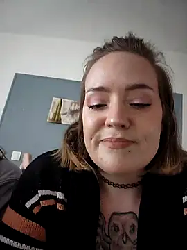 Snapshot of AndHerXO chatting on 12-19-25, 01:40 AndHerXO online show from 12-19-25, 01:40