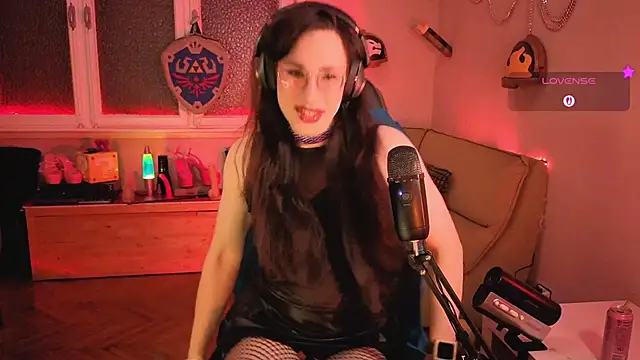 Snapshot of Zesty_Peach chatting on 06-14-26, 03:08 Zesty Peach online show from 06-14-26, 03:08