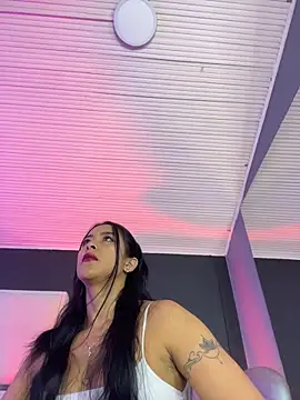 Snapshot of BellaFernandez__ chatting on 06-20-26, 01:03 BellaFernandez online show from 06-20-26, 01:03
