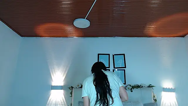 Snapshot of Megan_05_ chatting on 10-01-25, 06:14 Megan 05 online show from 10-01-25, 06:14