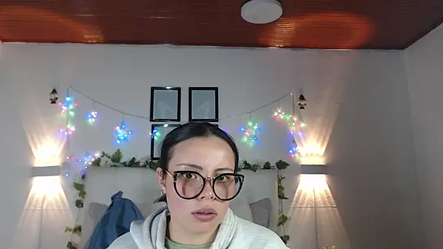 Megan 05  online show from 04-17-26, 06:44