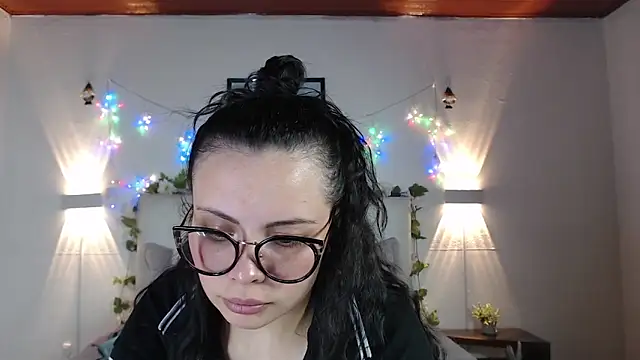 Megan 05  online show from 05-06-26, 06:57