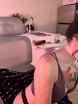 Snapshot of alwaysapril chatting on 09-24-25, 03:21 alwaysapril online show from 09-24-25, 03:21