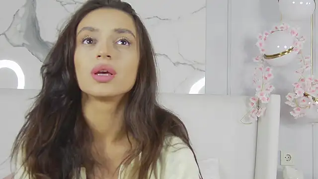 AdoraCortes online show from 09-21-25, 05:09