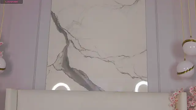 AdoraCortes online show from 10-11-25, 05:17