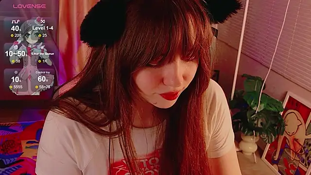 Snapshot of Moon__Bunny chatting on 06-11-26, 12:32 Moon Bunny online show from 06-11-26, 12:32