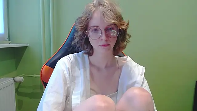 Snapshot of juicyPenny chatting on 05-13-26, 06:33 juicyPenny online show from 05-13-26, 06:33