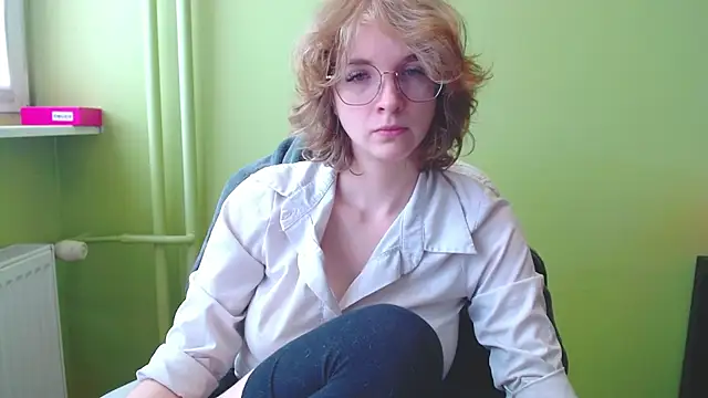 Snapshot of juicyPenny chatting on 05-24-26, 06:29 juicyPenny online show from 05-24-26, 06:29