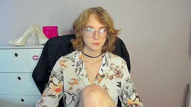Snapshot of juicyPenny chatting on 05-29-26, 06:22 juicyPenny online show from 05-29-26, 06:22