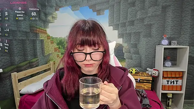 ClaraParks online show from 11-07-25, 06:41