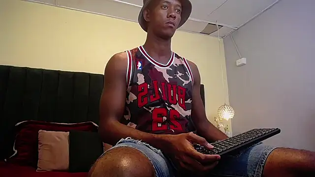 Snapshot of blackbignude chatting on 07-10-26, 01:10 blackbignude online show from 07-10-26, 01:10