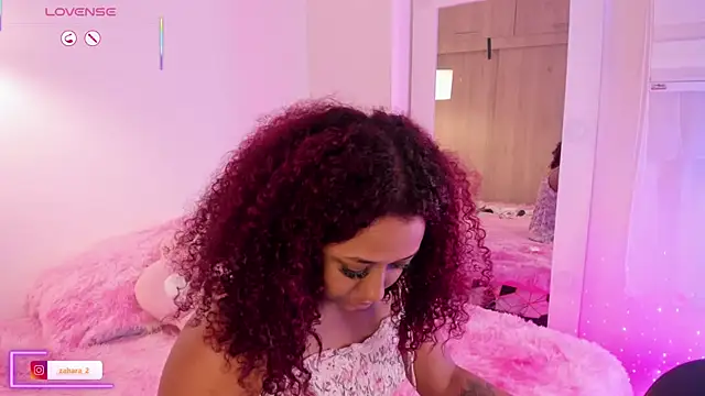 Snapshot of _Zahara_ chatting on 11-25-25, 11:05 Zahara online show from 11-25-25, 11:05