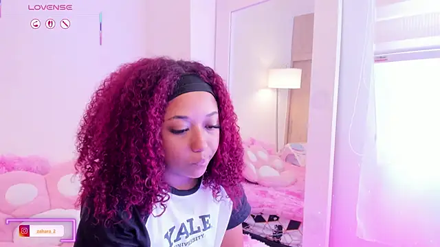 Snapshot of _Zahara_ chatting on 12-17-25, 05:19 Zahara online show from 12-17-25, 05:19