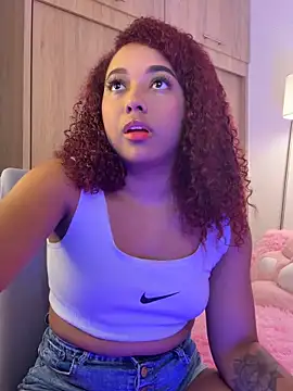 Snapshot of _Zahara_ chatting on 12-19-25, 11:01 Zahara online show from 12-19-25, 11:01