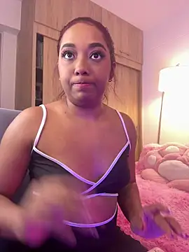 Snapshot of _Zahara_ chatting on 12-20-25, 11:01 Zahara online show from 12-20-25, 11:01