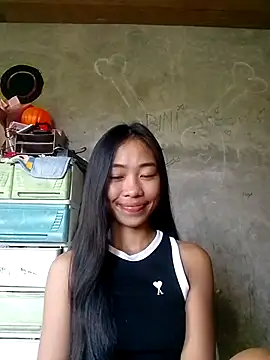 SweetMissPinay18 online show from 05-27-26, 07:38
