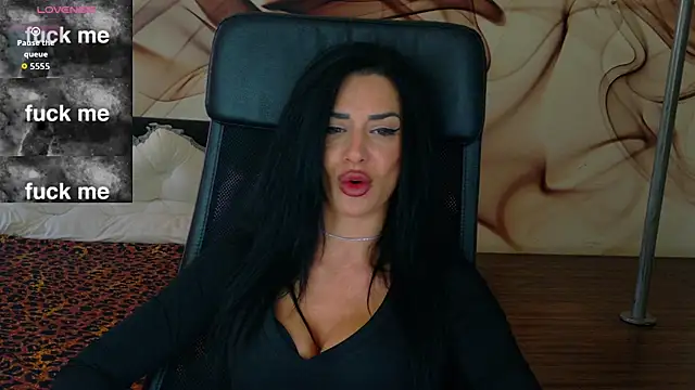 NaomiScarlet online show from 10-30-25, 10:27