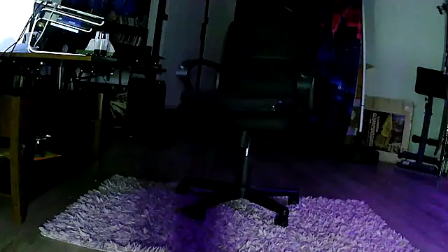 Snapshot of glitterboxx chatting on 07-19-26, 06:28 glitterboxx online show from 07-19-26, 06:28