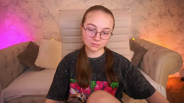 ArrinaWairr online show from 06-17-26, 07:00
