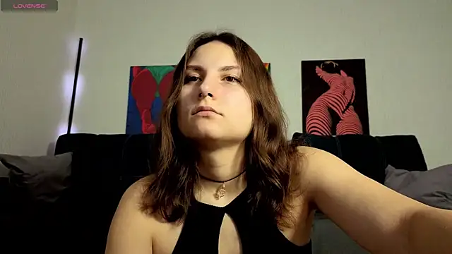 Snapshot of TrixiBell chatting on 06-16-26, 04:15 TrixiBell online show from 06-16-26, 04:15