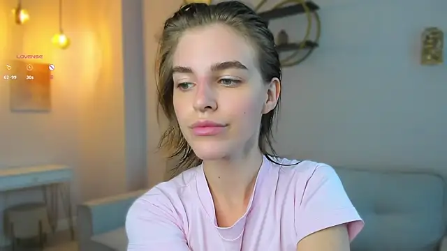 Snapshot of EleneButton chatting on 09-14-25, 01:16 EleneButton online show from 09-14-25, 01:16